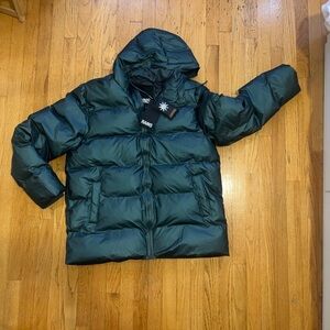 New with tags Rains durable warm Silver Pine Puffer Jacket (green) with hood